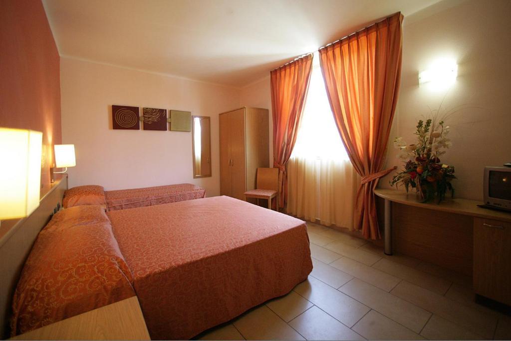 Hotel Tenda Rossa Marina Di Carrara Cameră foto
