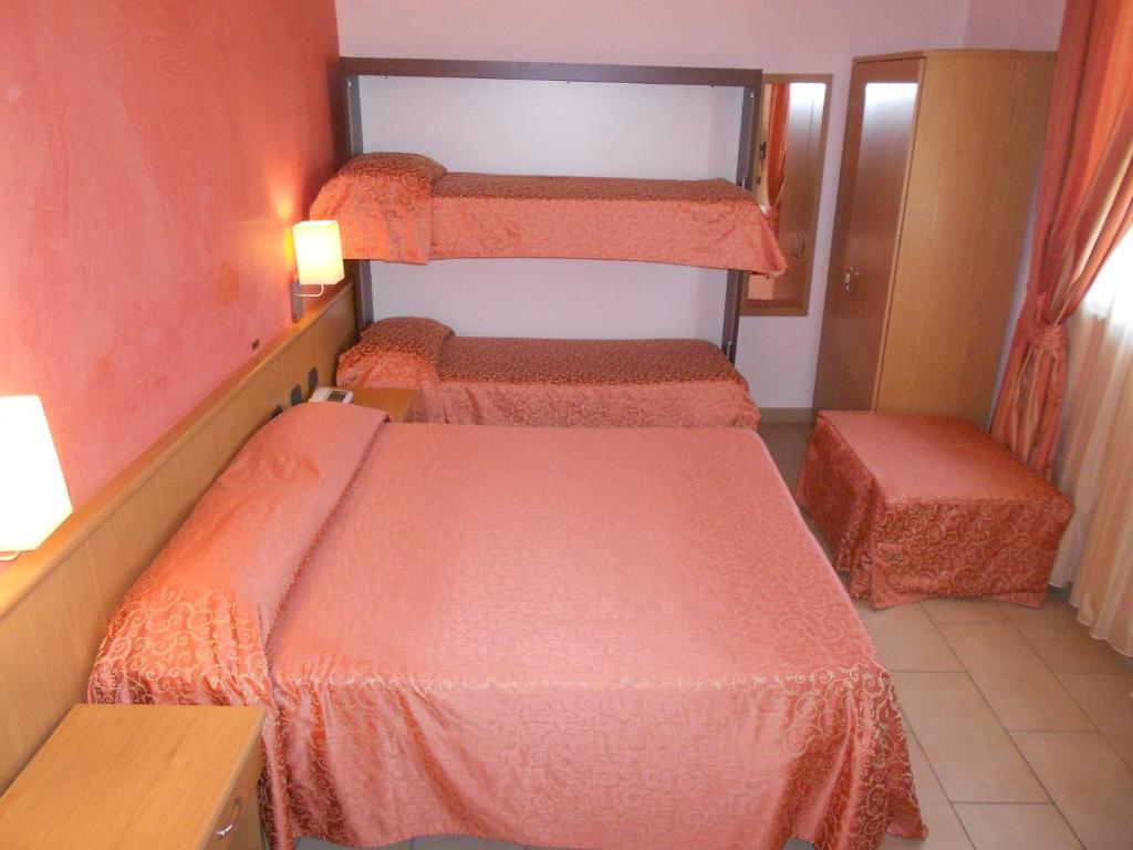Hotel Tenda Rossa Marina Di Carrara Cameră foto